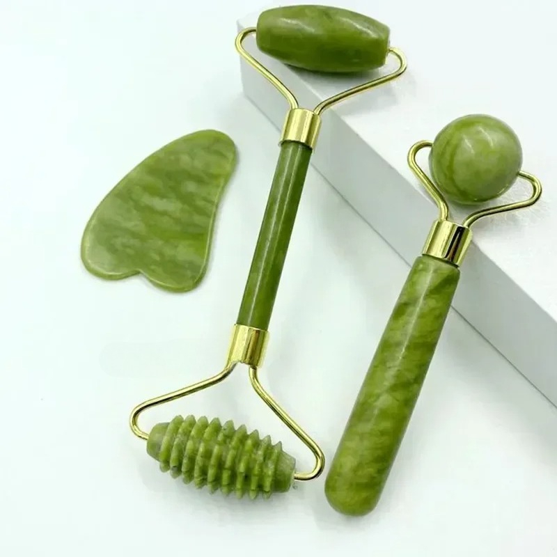 Jade Roller Stone - ลูกกลิ้งนวดหยกธรรมชาติ, แผ่นขูด, ลูกกลิ้งนวดเท้า, ยกกระชับใบหน้าและลดเลือนริ้วรอย หินหยกสองหัวสำหรับขูด